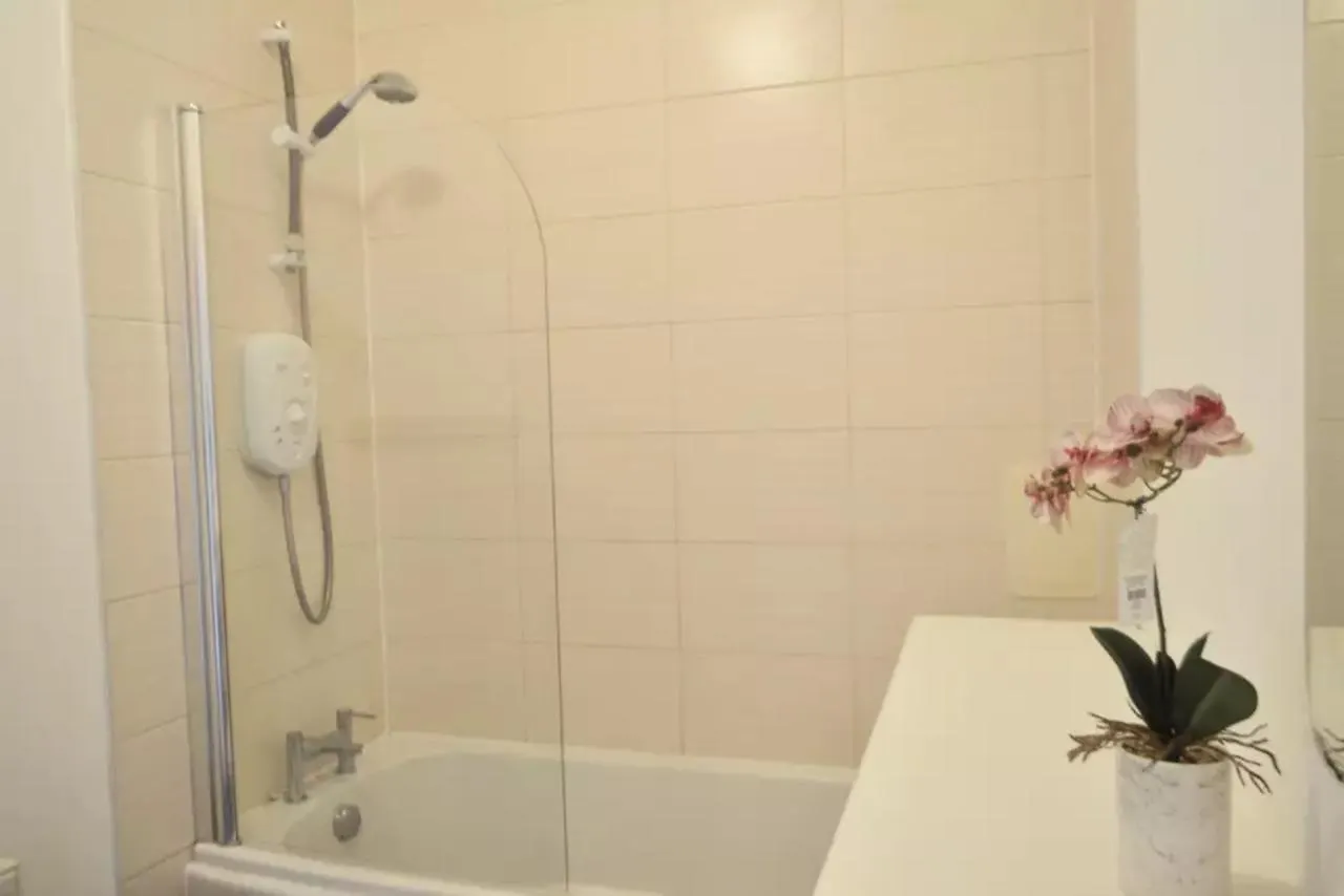 Modern & Light Flat In Vibrant Leith! Daire Edinburgh