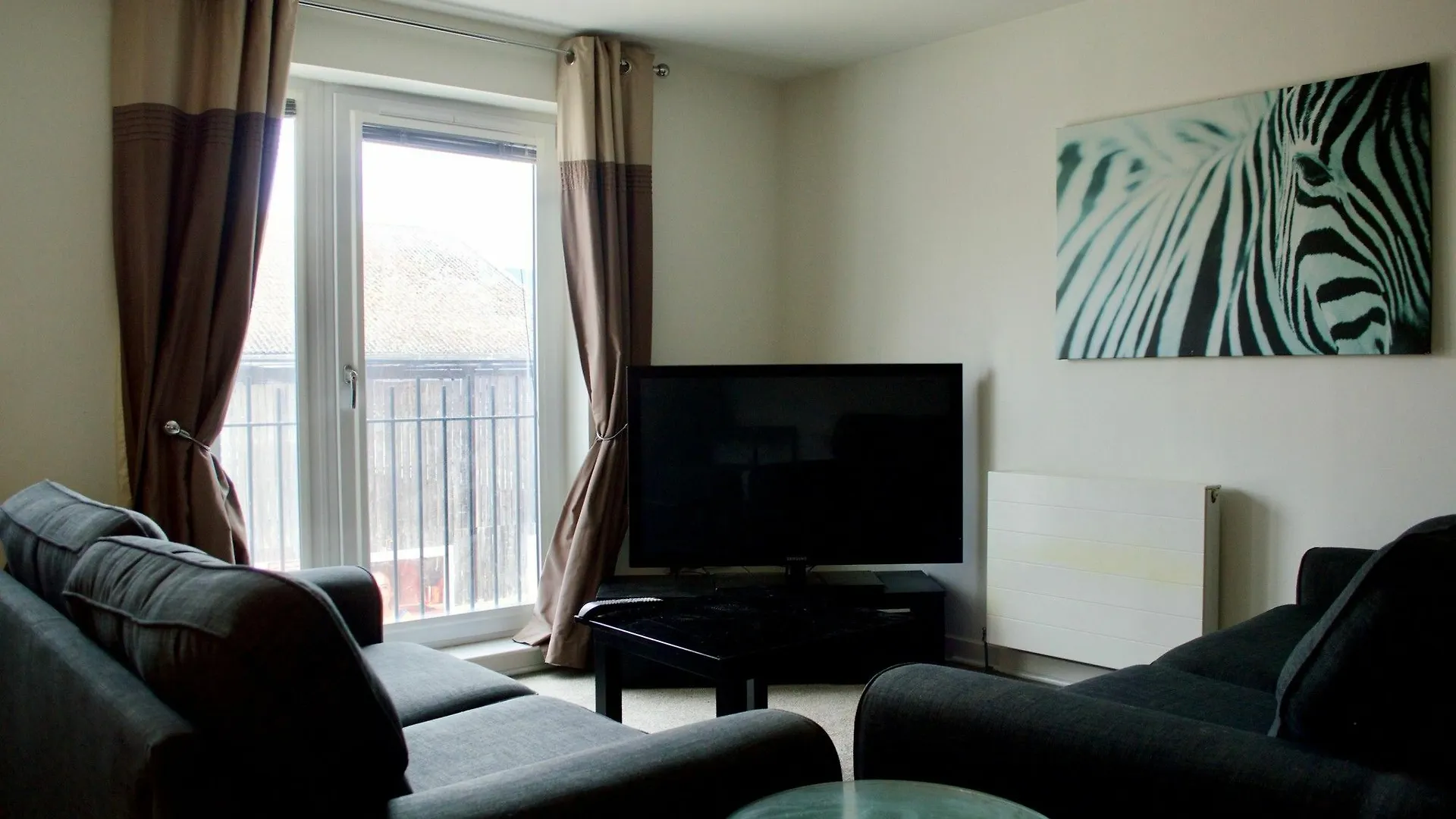 Modern & Light Flat In Vibrant Leith! Daire Edinburgh